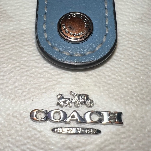 💙Coach Chalk/Indigo Logo Keychain Wristlet/Wallet/Card Holder | PRELOVED!!💙 - Picture 5 of 12